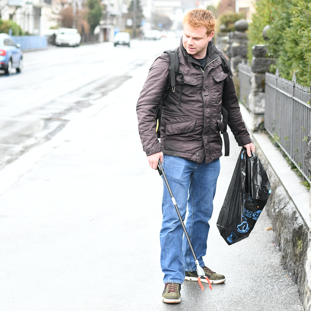 Marc Manhart - Abfall sammeln